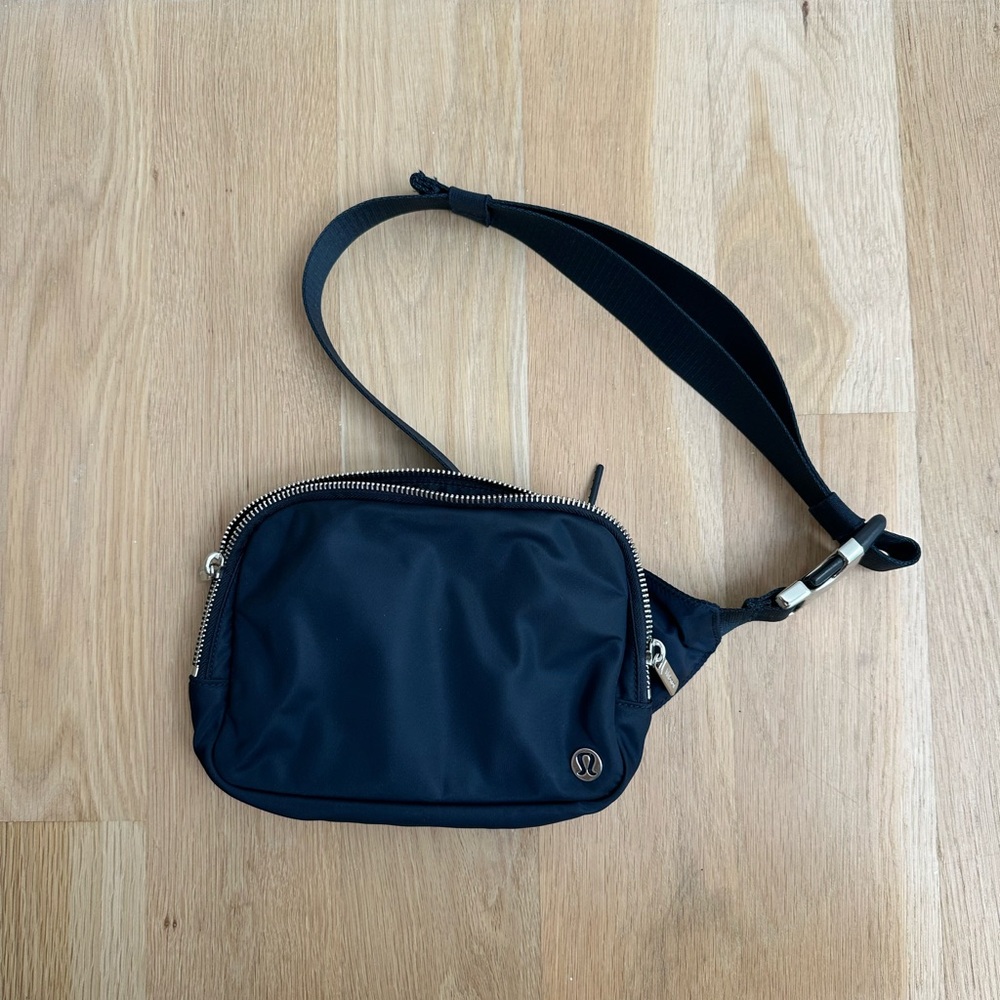 lululemon athletica Everywhere Belt Bag Metal Hardware